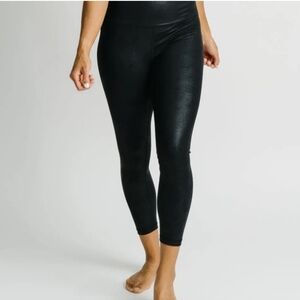 NWT Zyia Black Distressed Bleecker Street Hi-Rise 7/8 24"